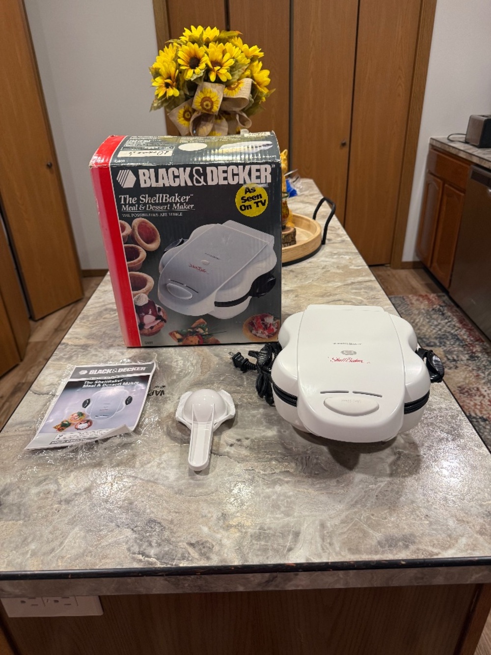 Black & Decker  “The Shell Baker Meal & Dessert Maker” Model G400